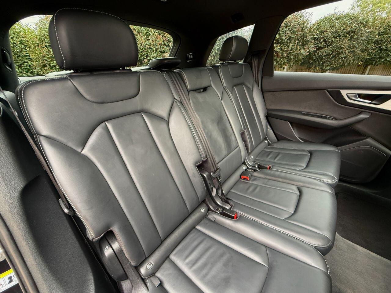 Audi Q7 view 37