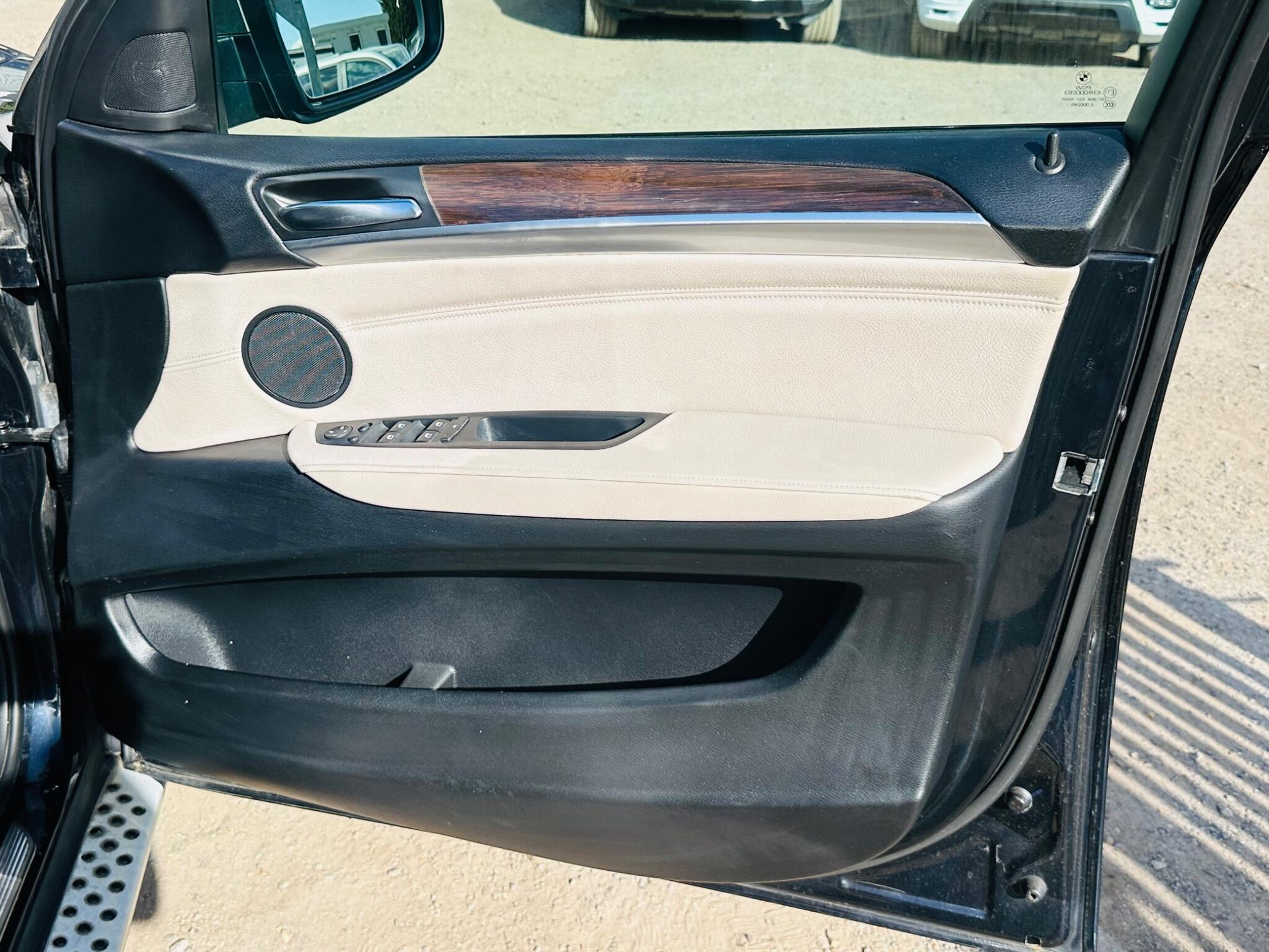 BMW X6 view 19