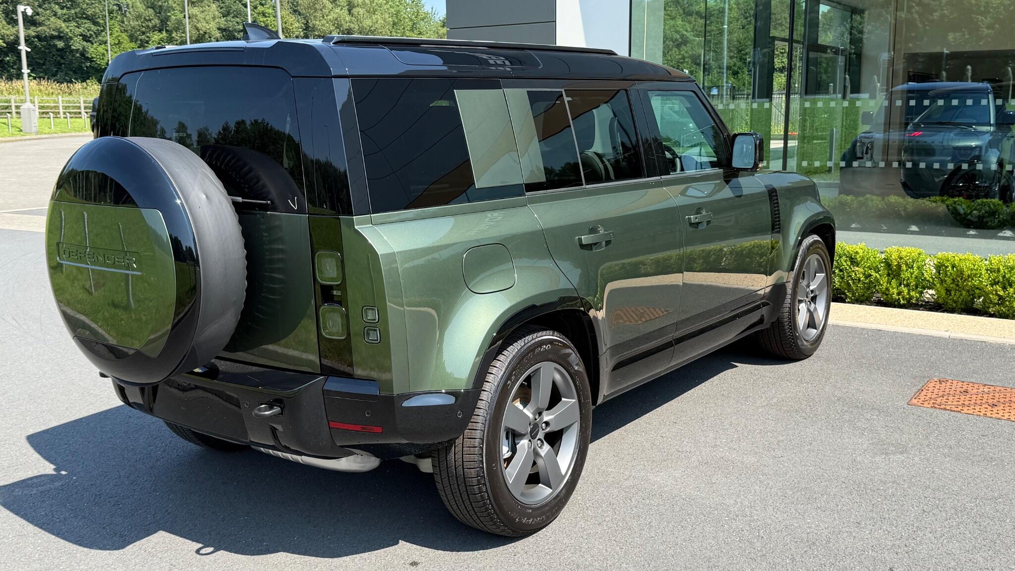 Land Rover Defender view 37