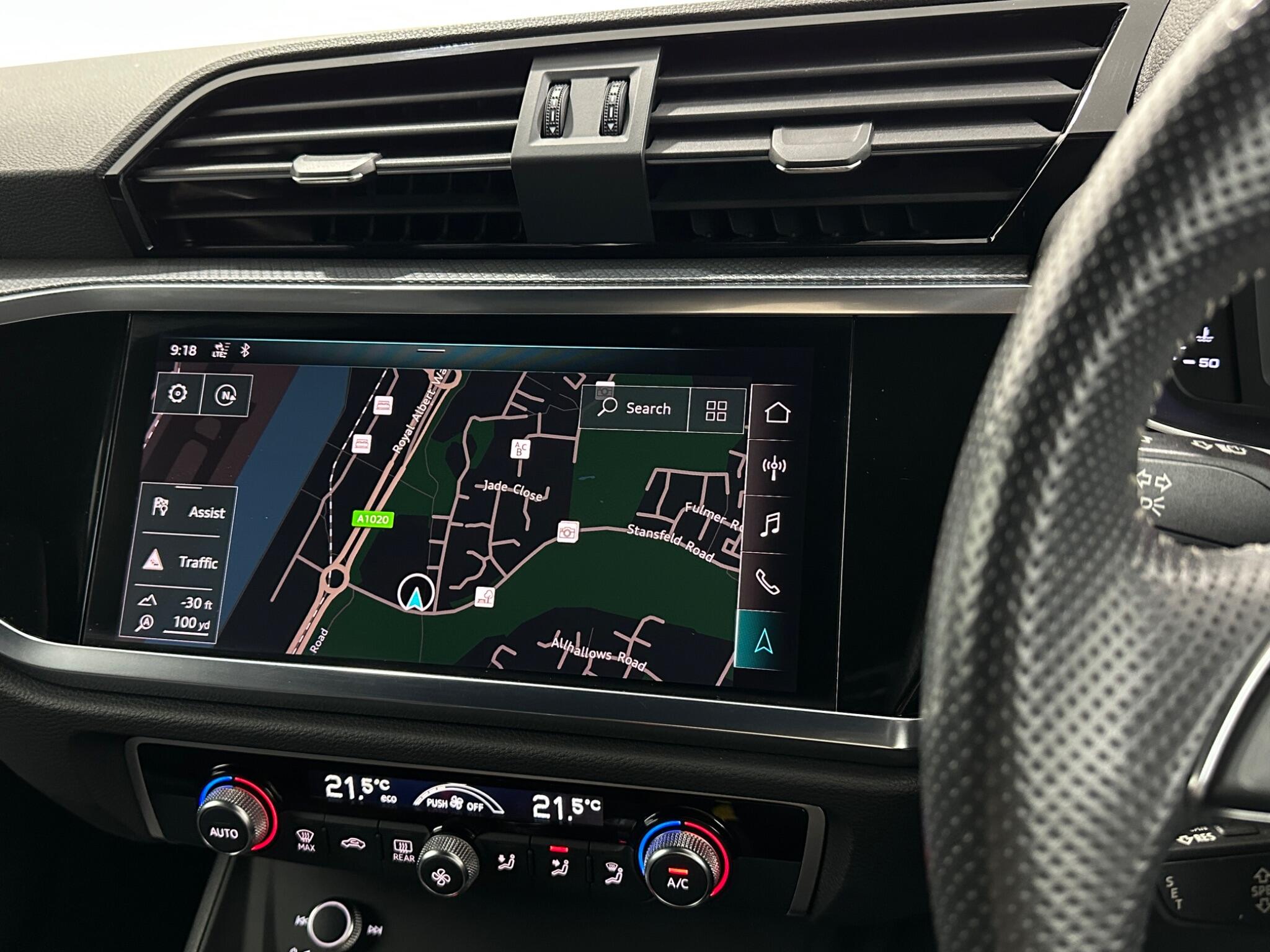 Audi Q3 view 22