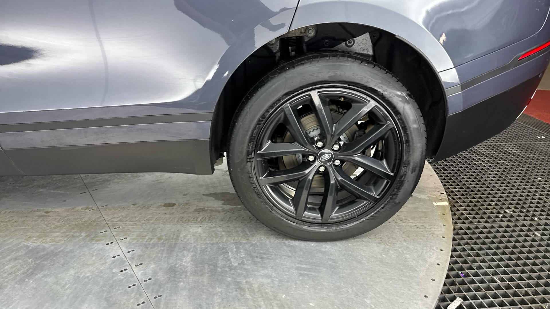 Land Rover Range Rover Velar view 27