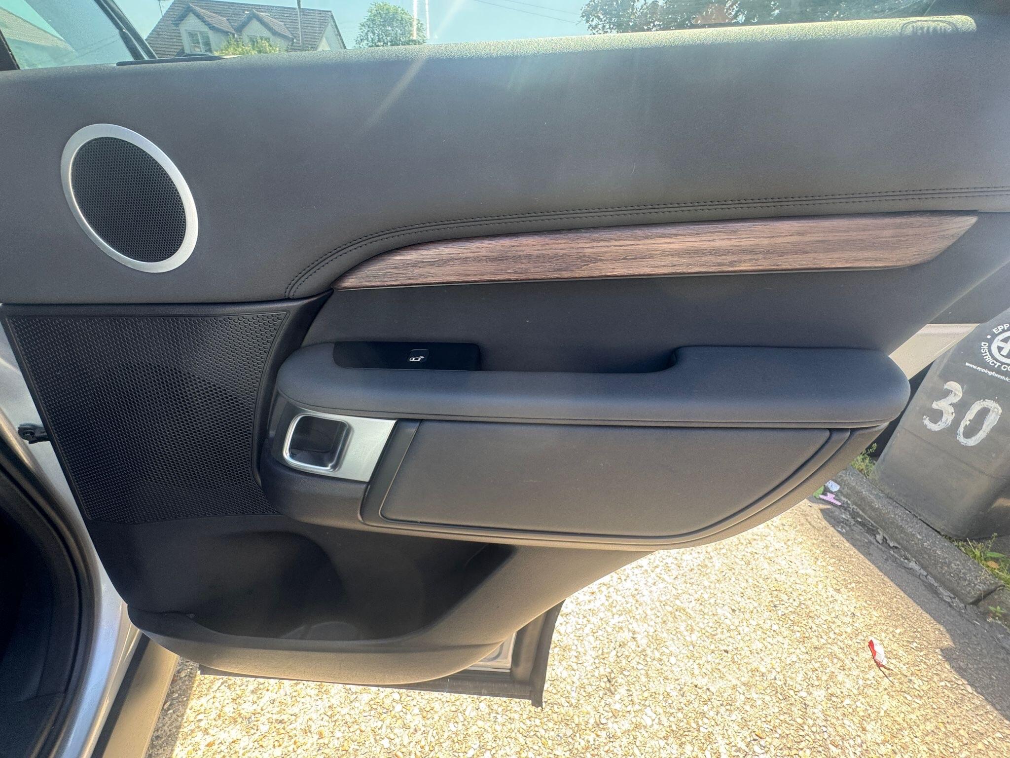 Land Rover Discovery view 37