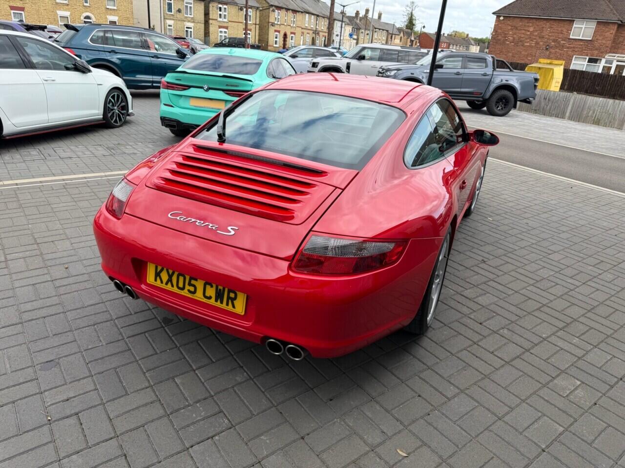 Porsche 911 view 5