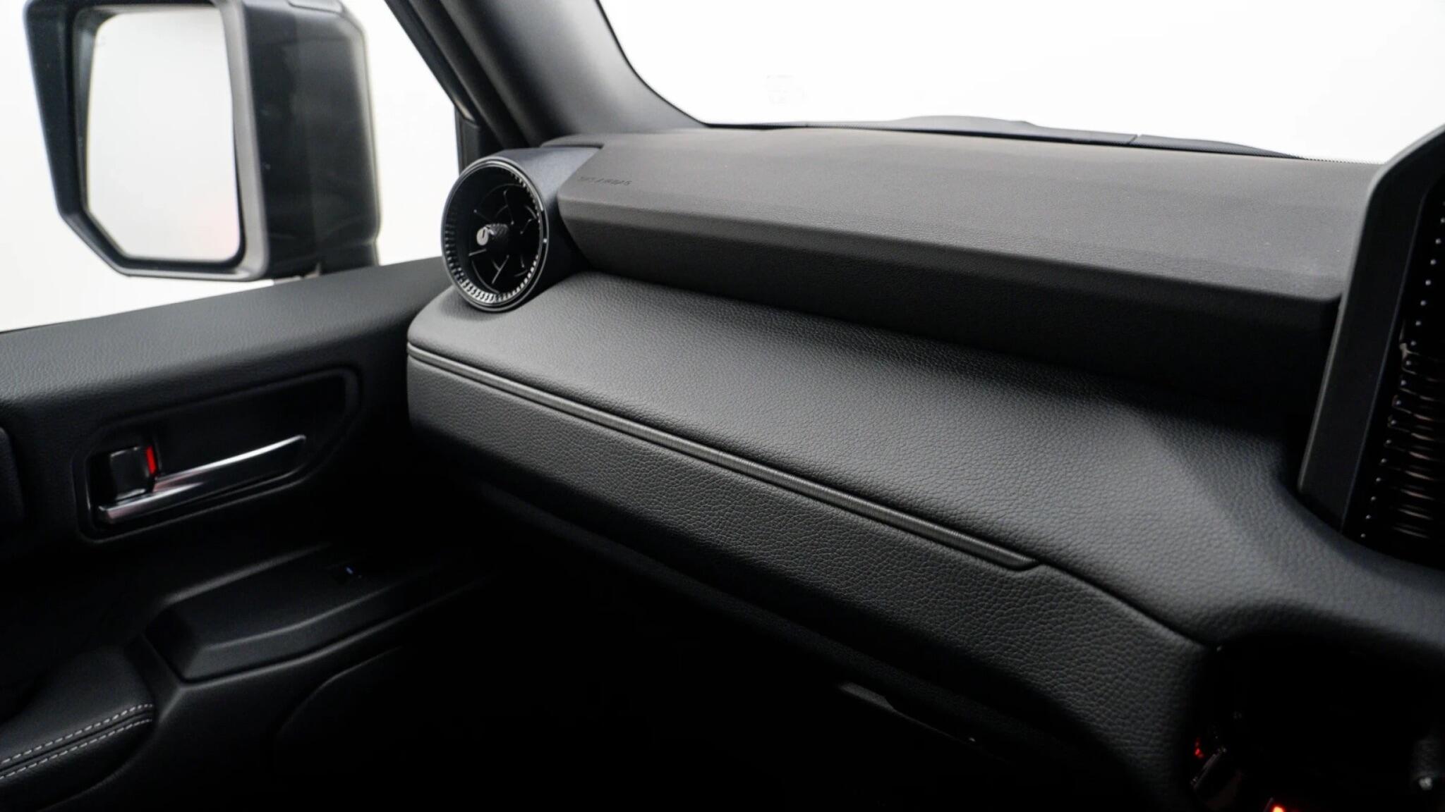 Toyota Land Cruiser view 30