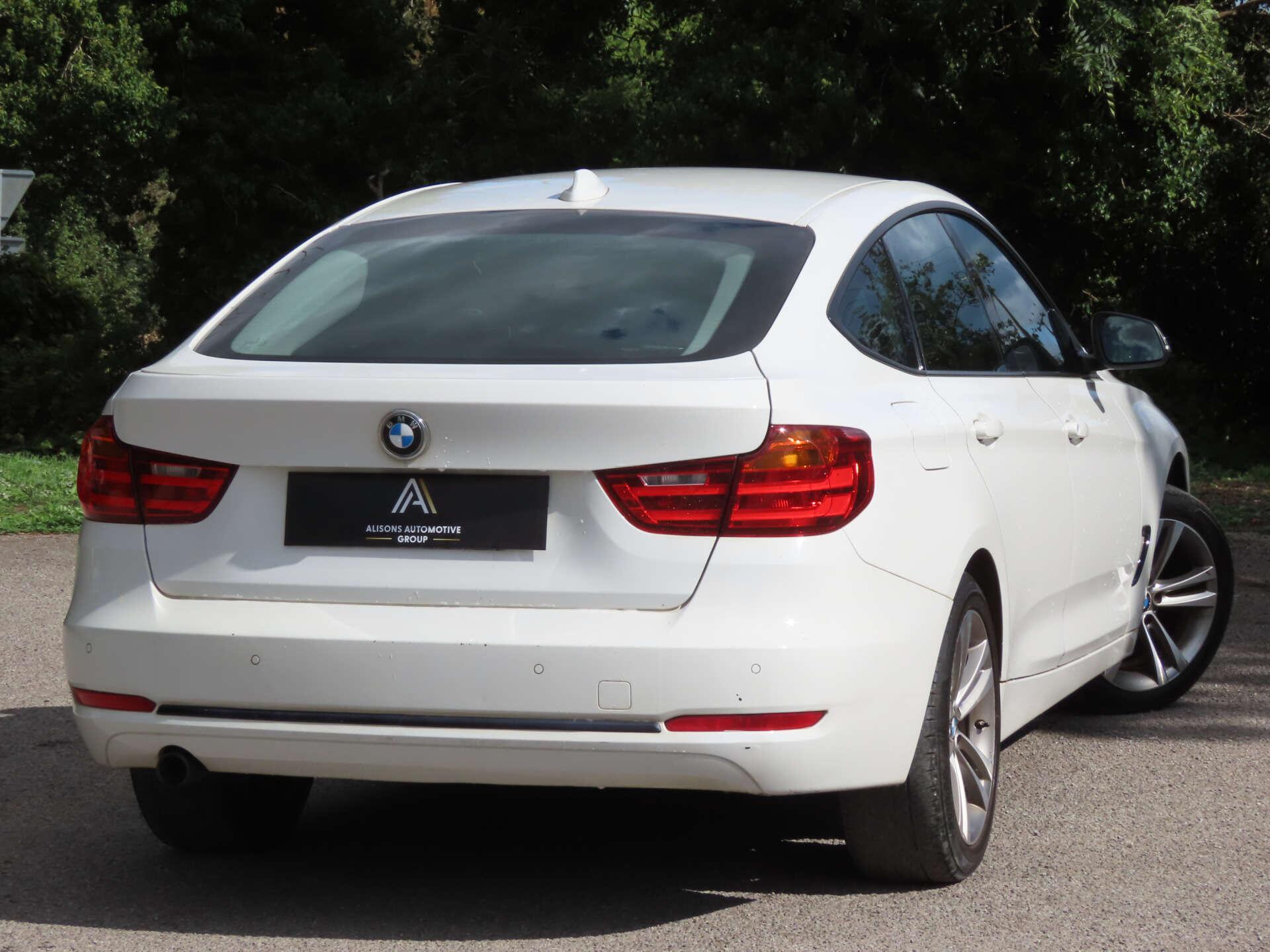 BMW 3 Series view 4