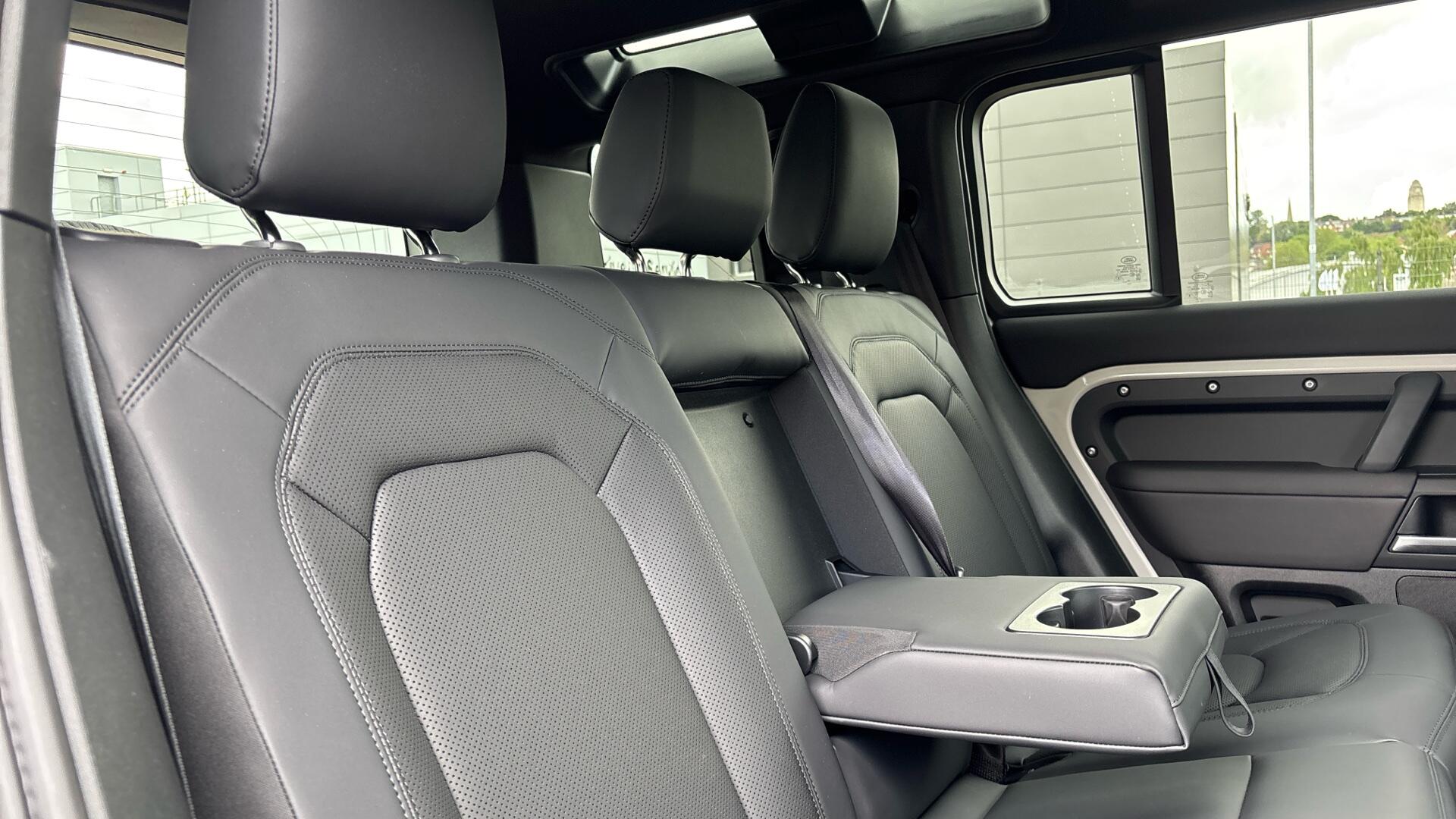 Land Rover Defender view 42