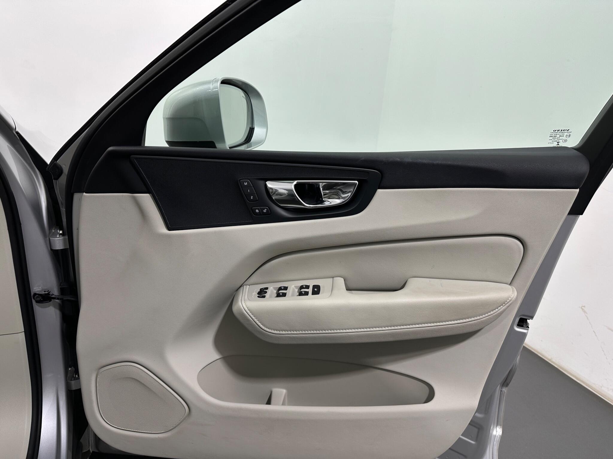 Volvo XC60 view 34
