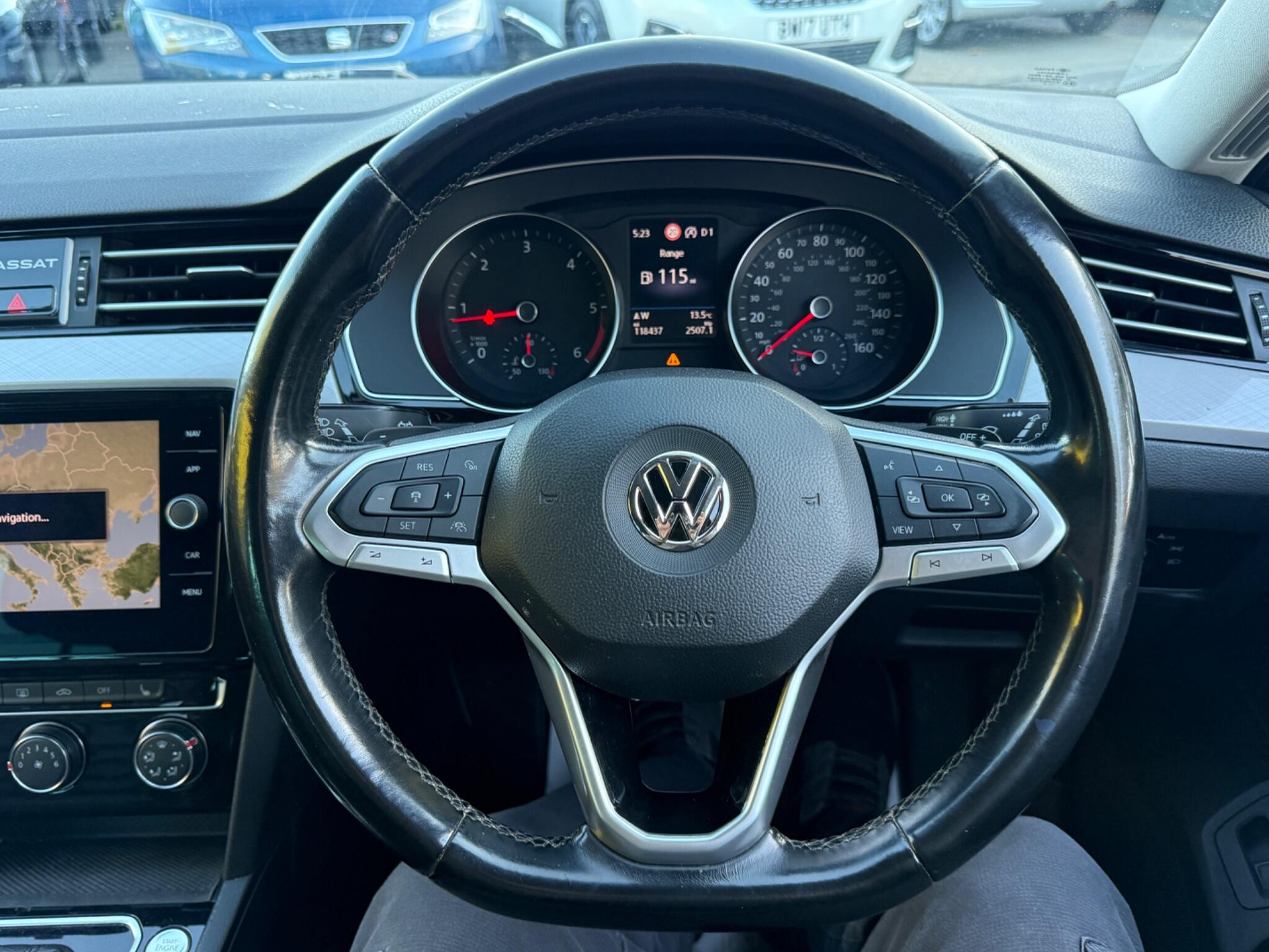 Volkswagen Passat - Image 64