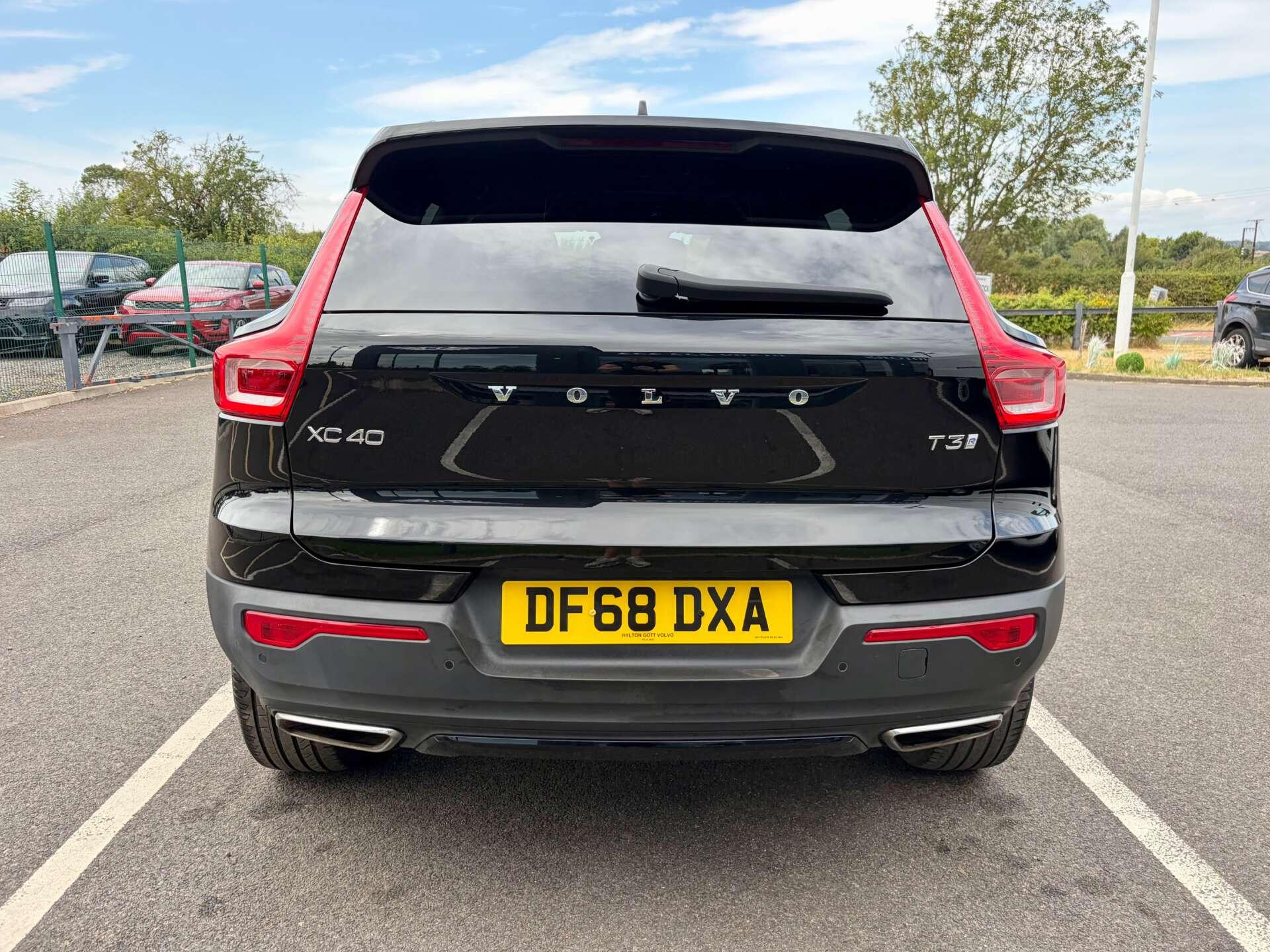 Volvo XC40 view 7
