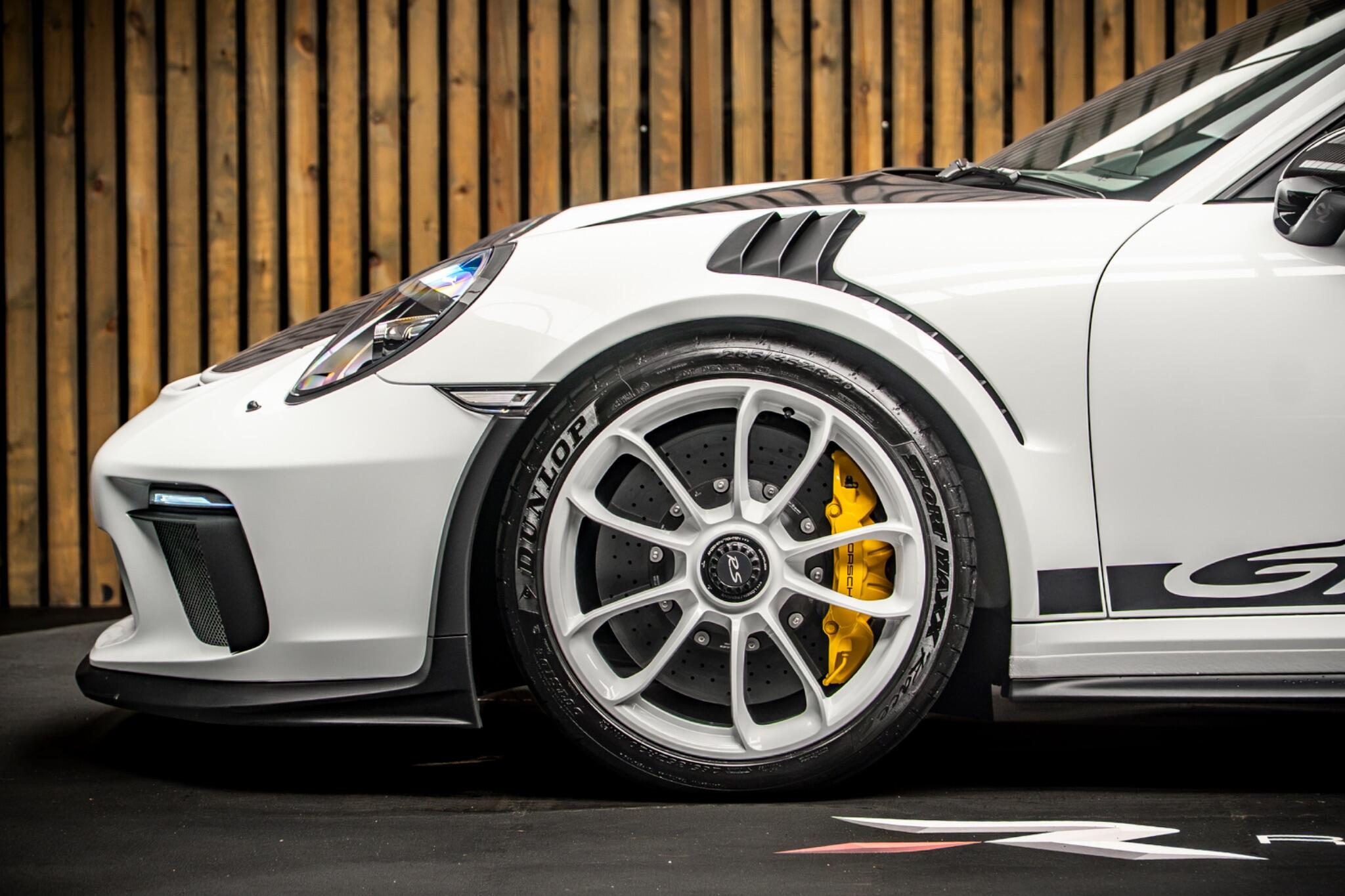 Porsche 911 view 9