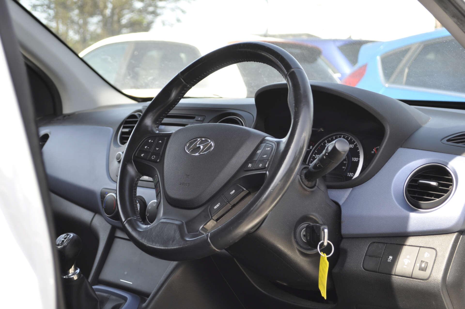Hyundai I10 view 8
