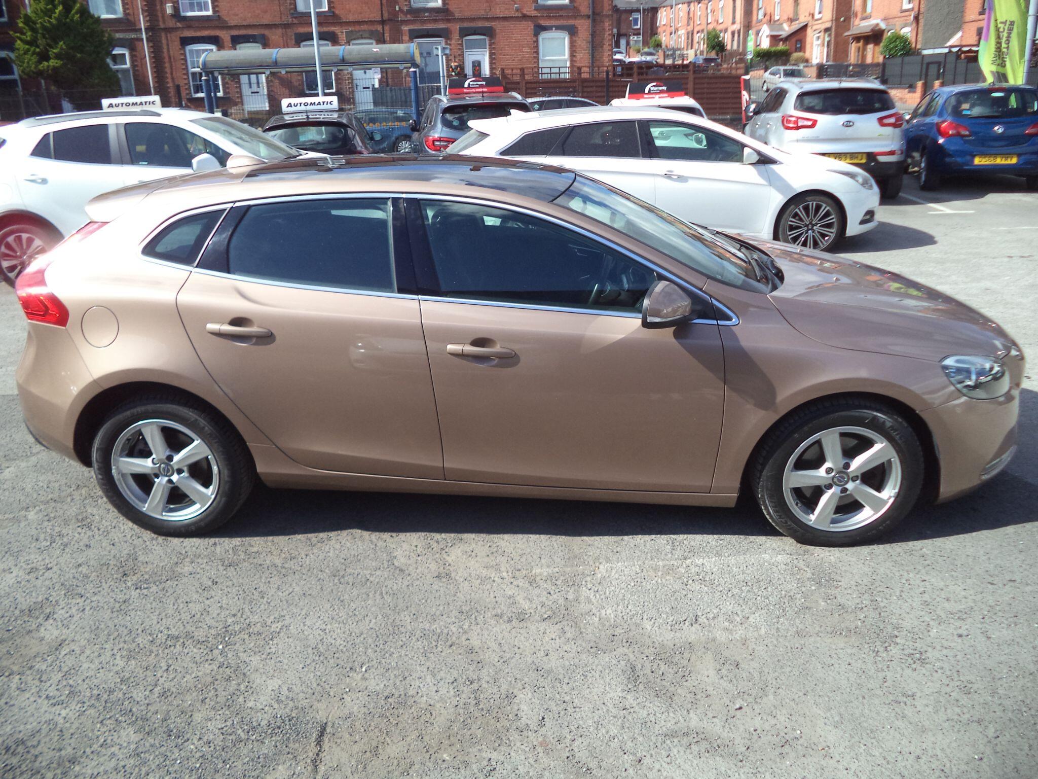 Volvo V40 view 9