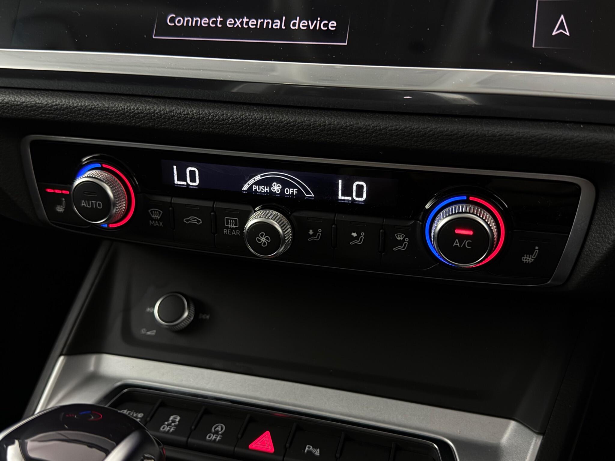 Audi Q3 view 21