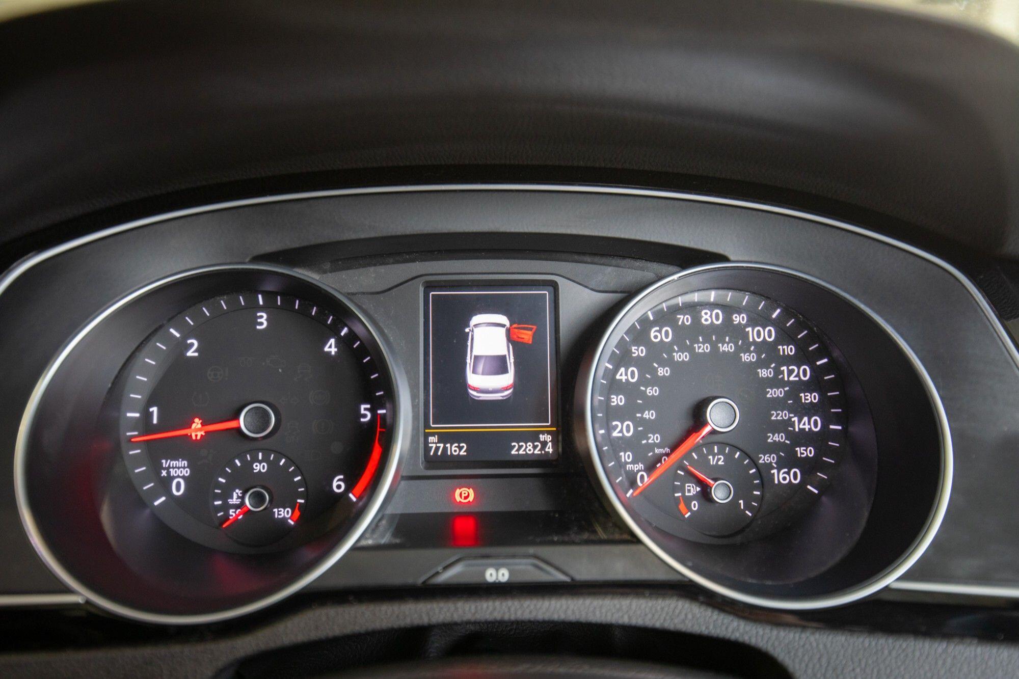 Volkswagen Passat view 19