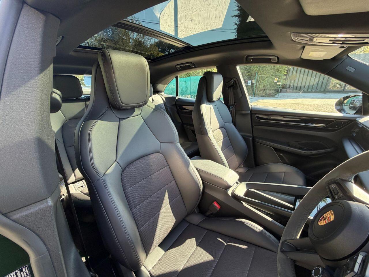 Porsche Macan view 35