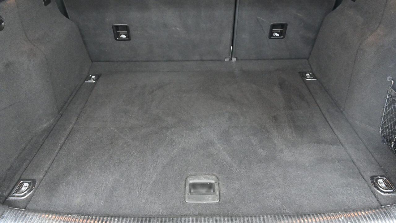 Audi Q5 view 8