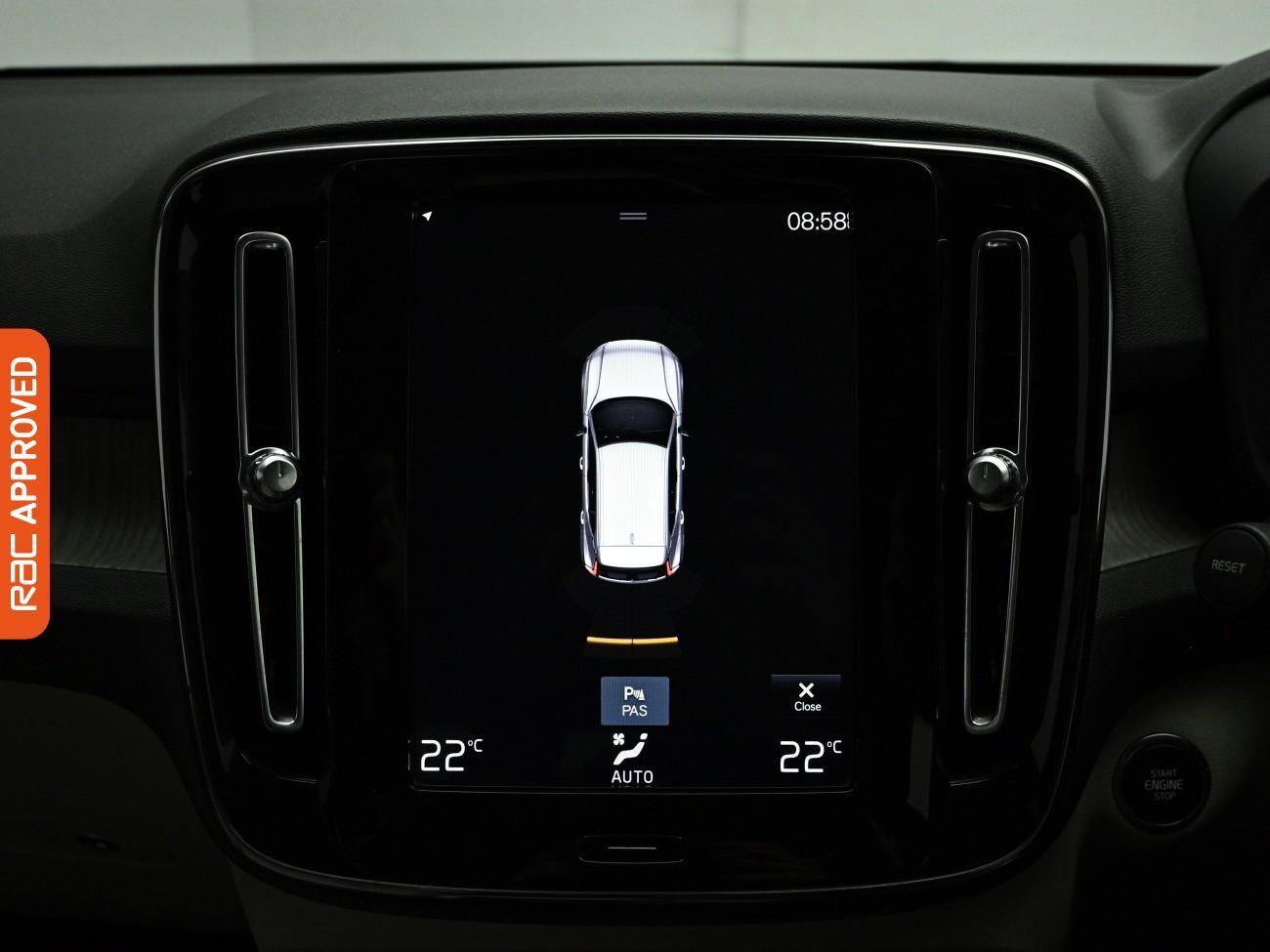 Volvo XC40 view 18