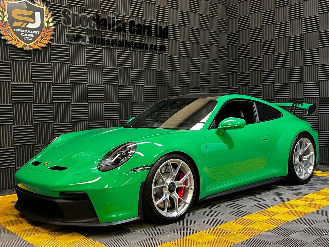 Porsche 911 view 23