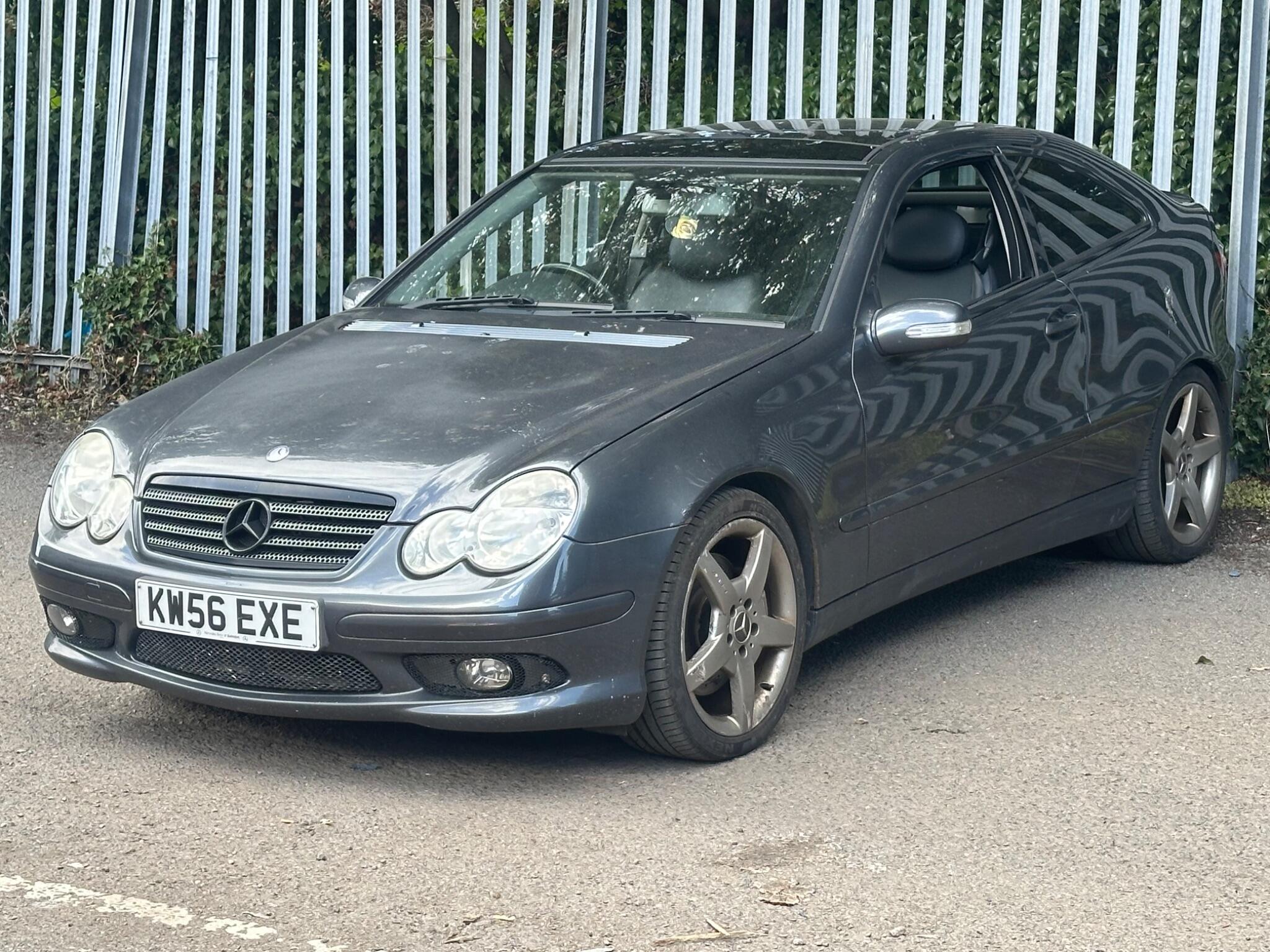 Mercedes-Benz C-Class view 3
