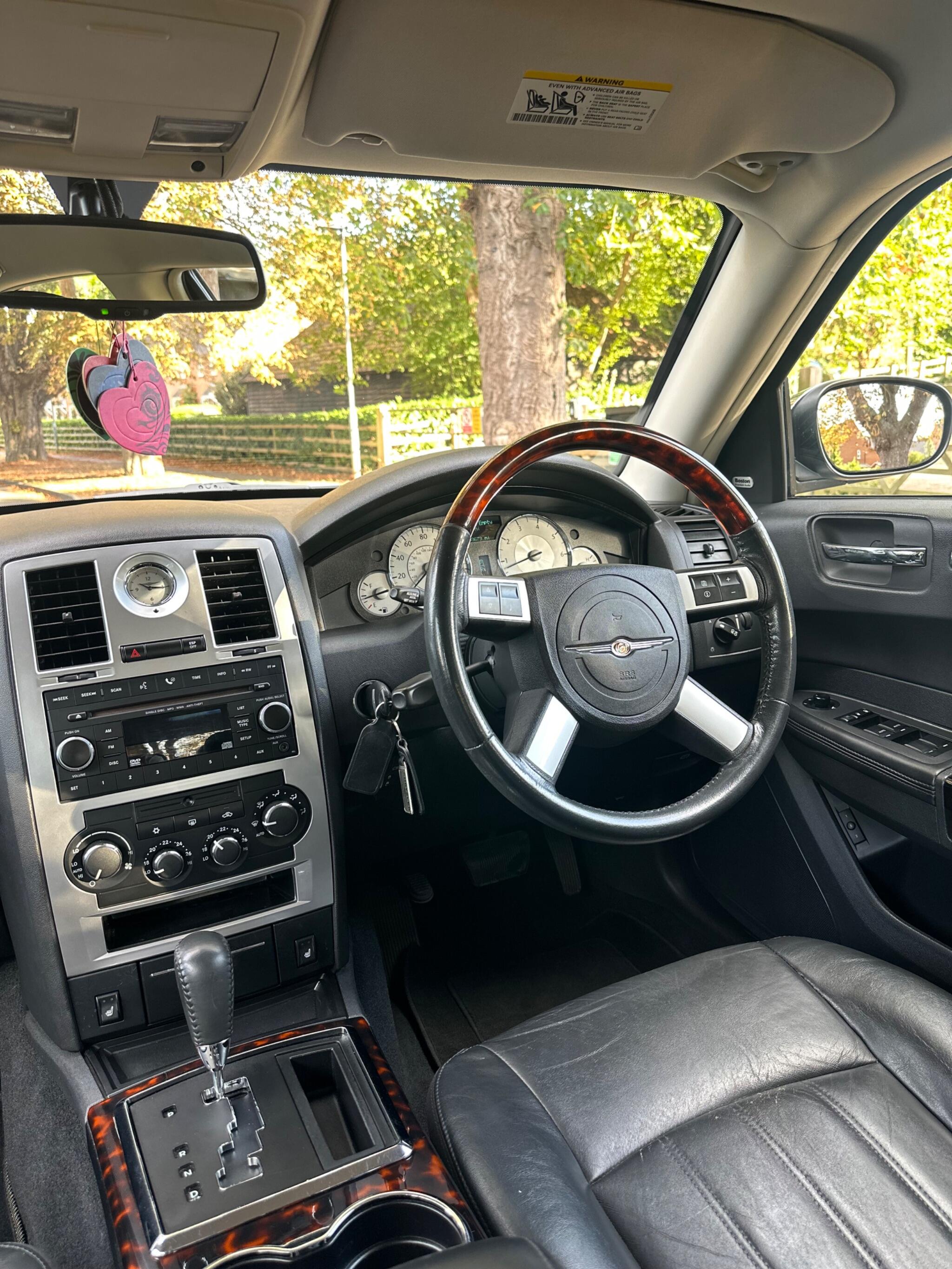 2008 Chrysler 300C image 23