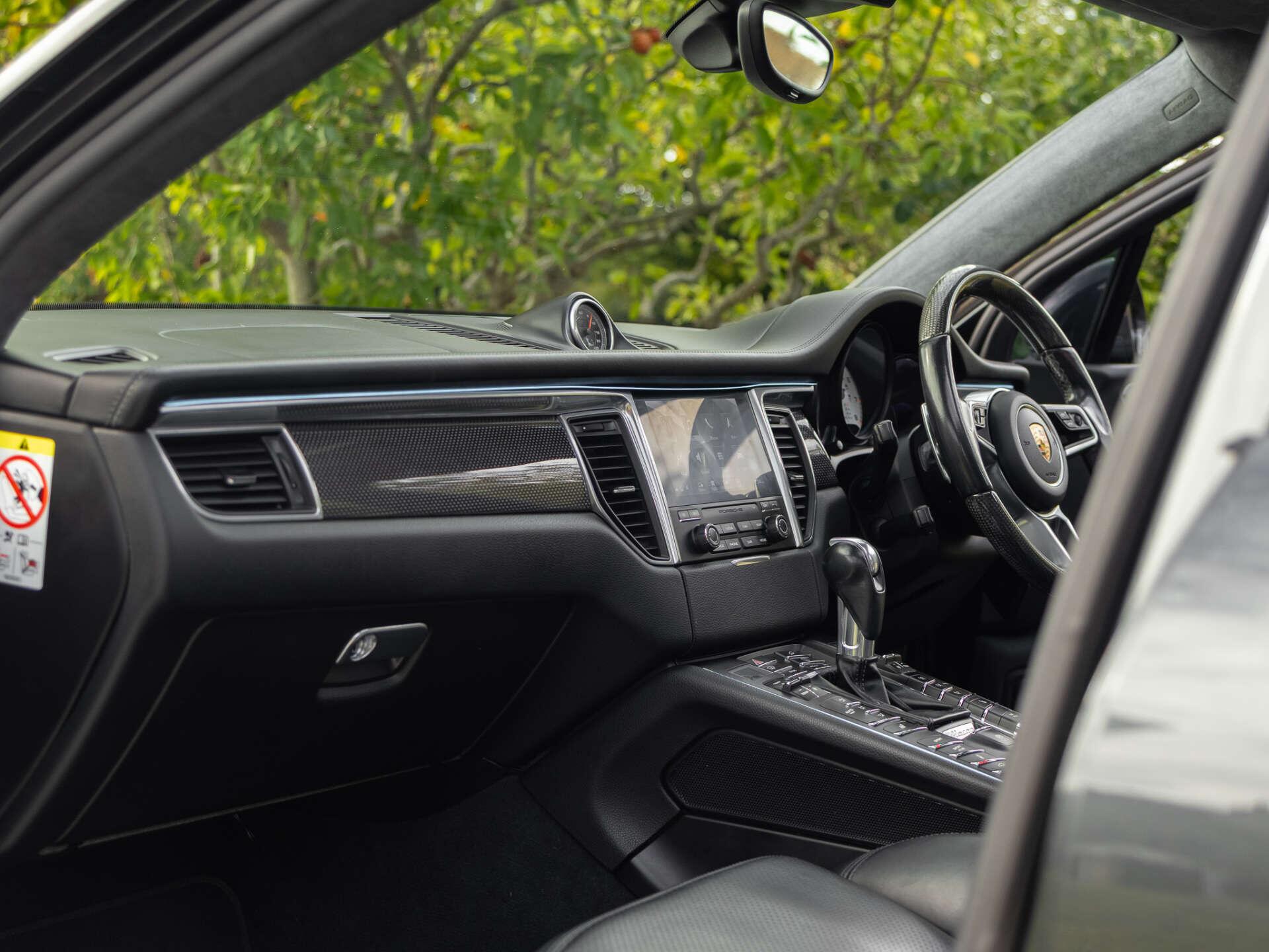 Porsche Macan view 16