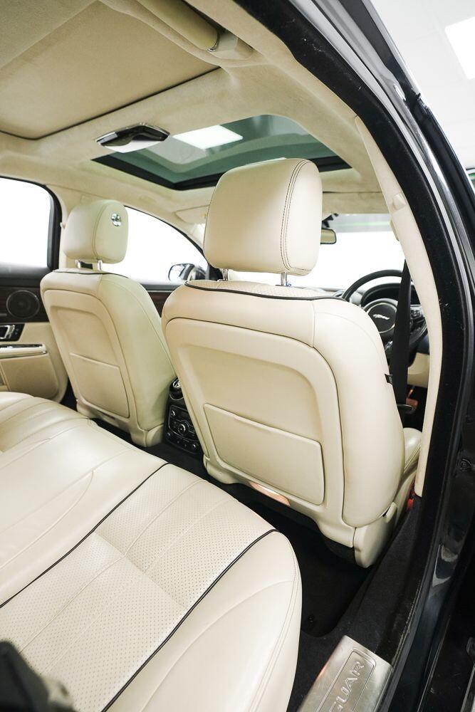 Jaguar XJ view 17