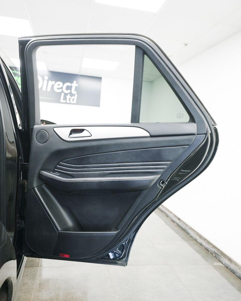 Mercedes-Benz M Class view 17