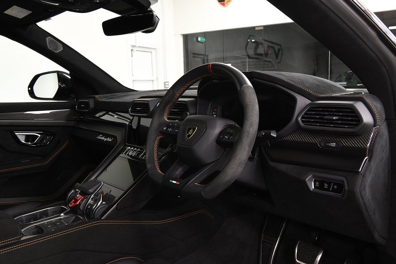 Lamborghini Urus view 4