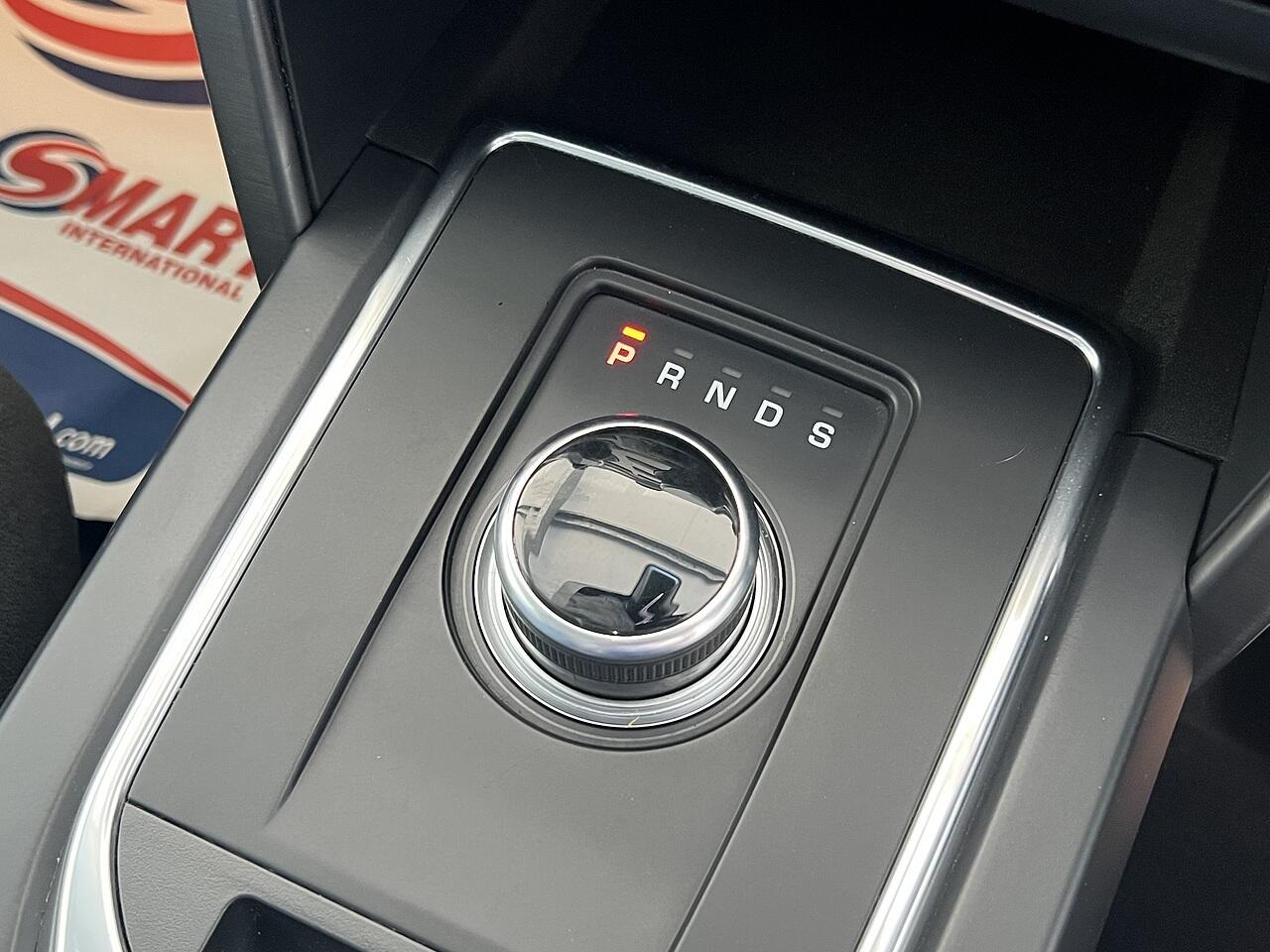 Land Rover Discovery Sport view 19