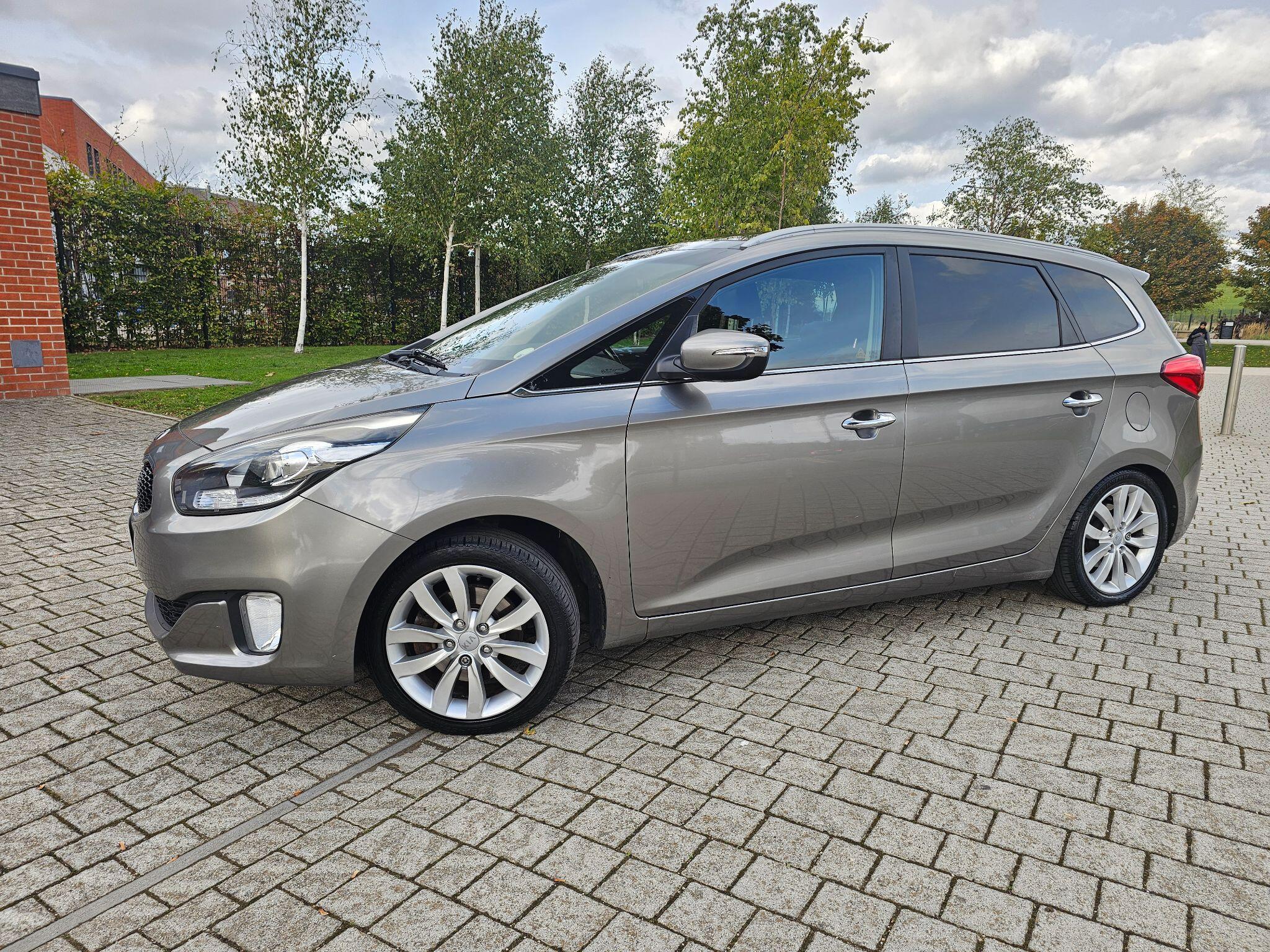 Kia Carens view 3