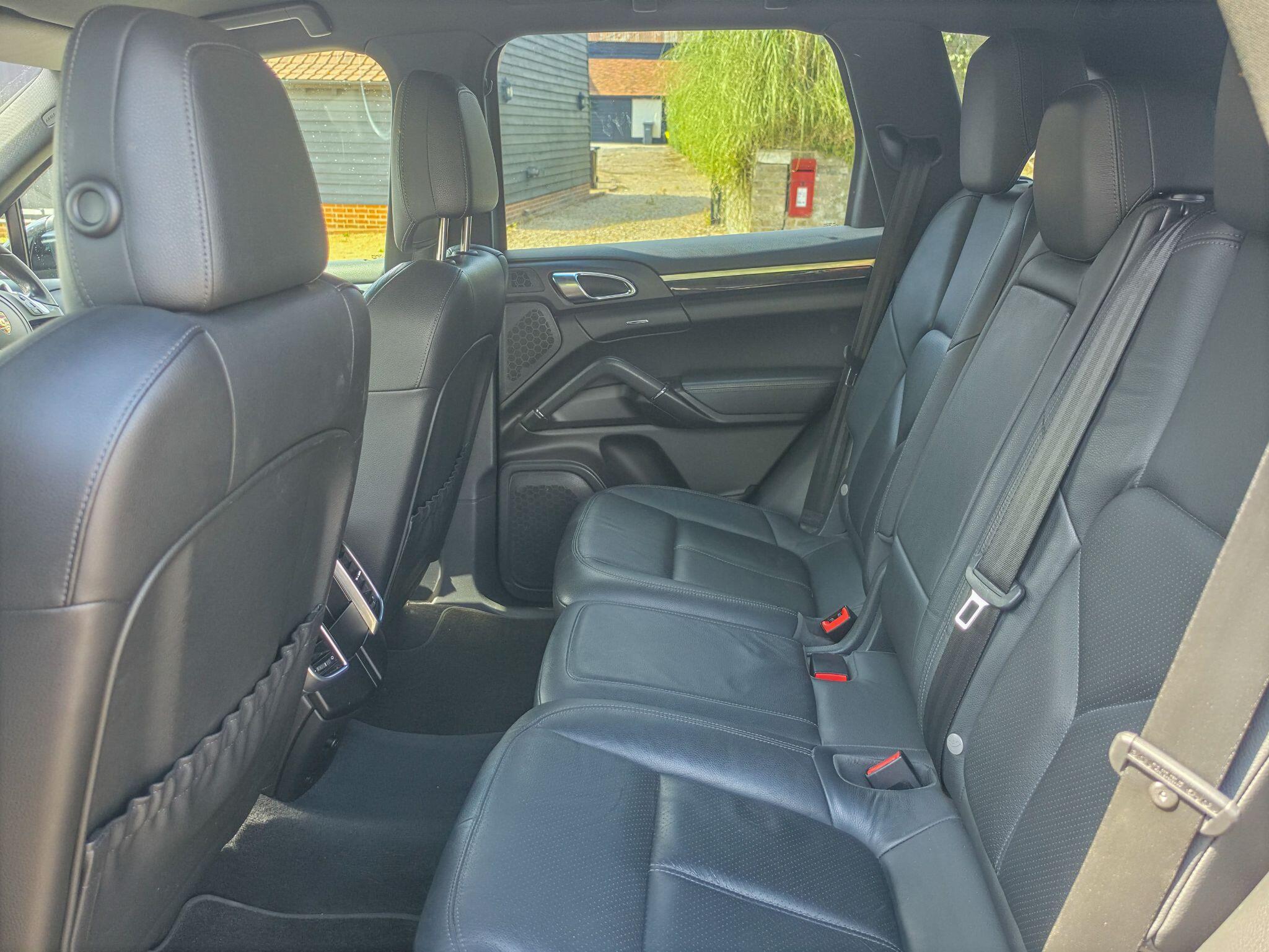Porsche Cayenne view 12
