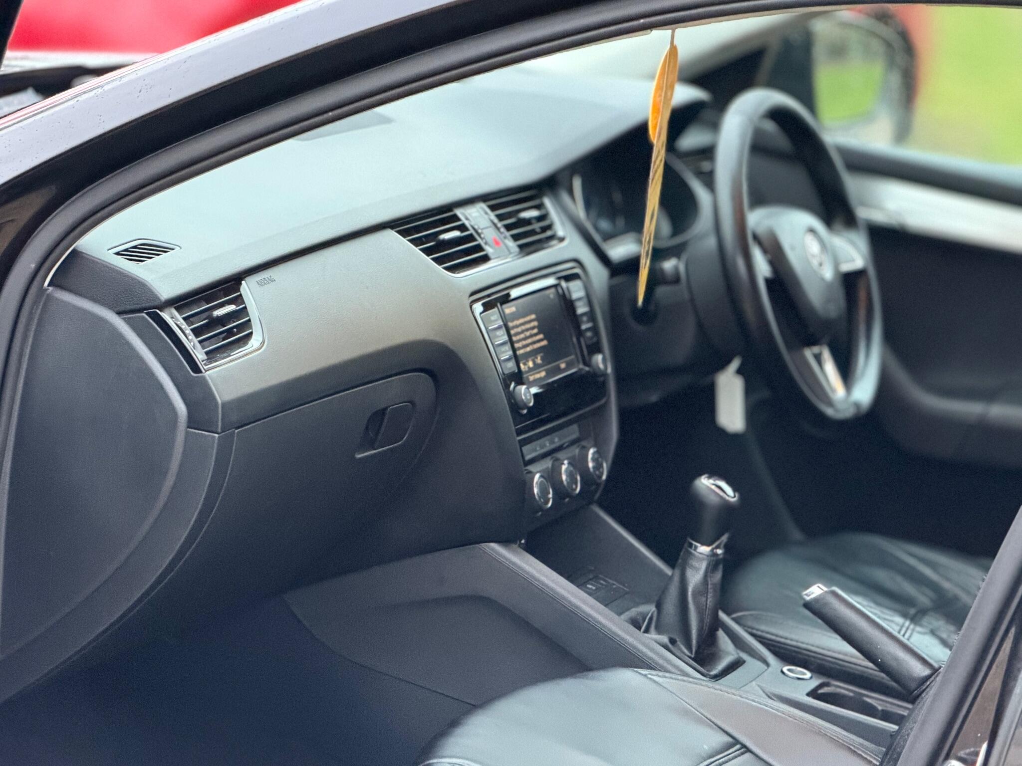 2017 Skoda Octavia 1.6 TDI S Euro 6 (s/s) 5dr image 17