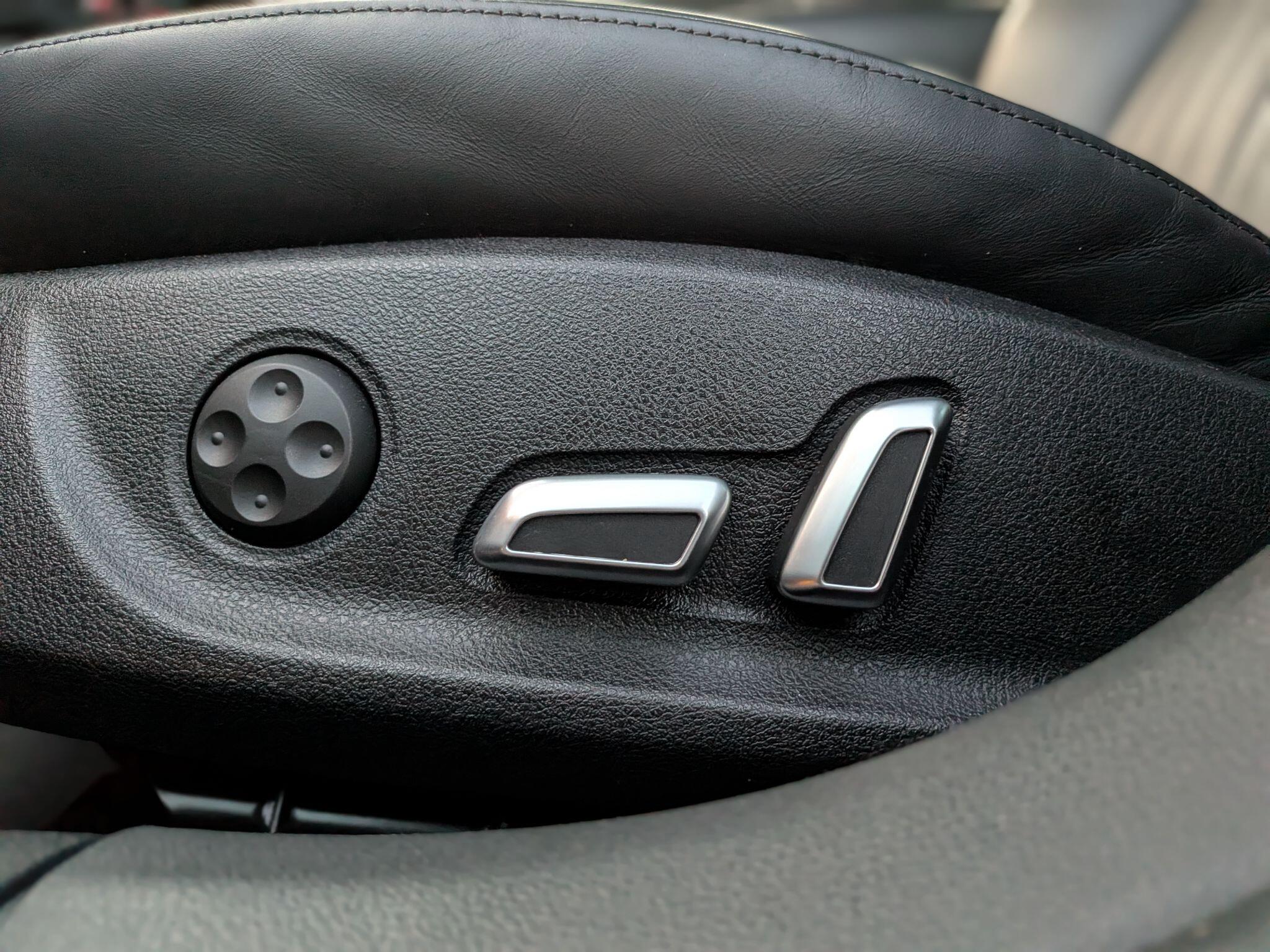 Audi A6 Saloon view 22