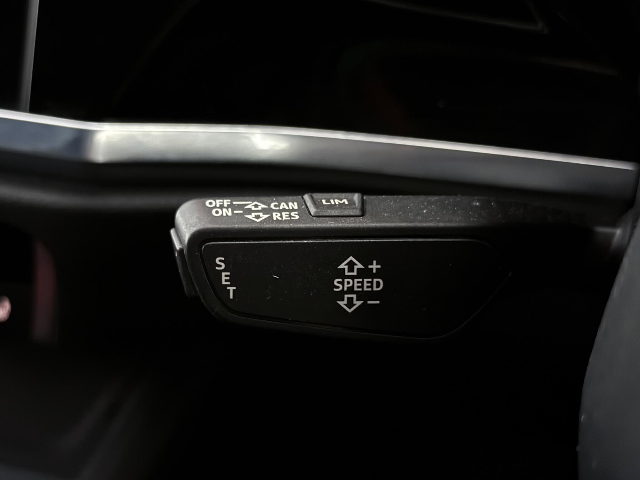 Audi Q3 view 18