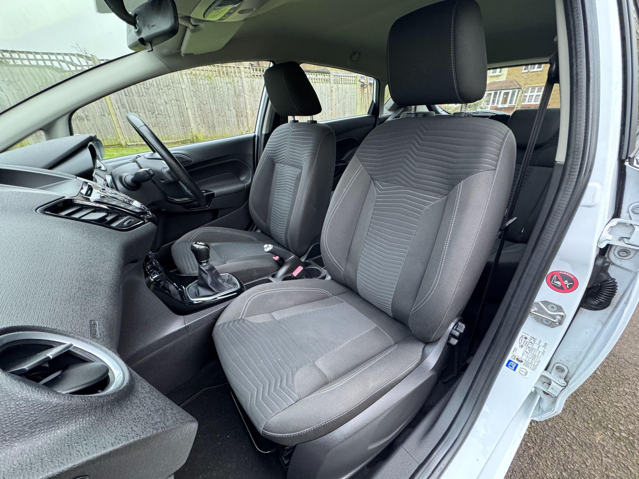 2016 Ford Fiesta image 20
