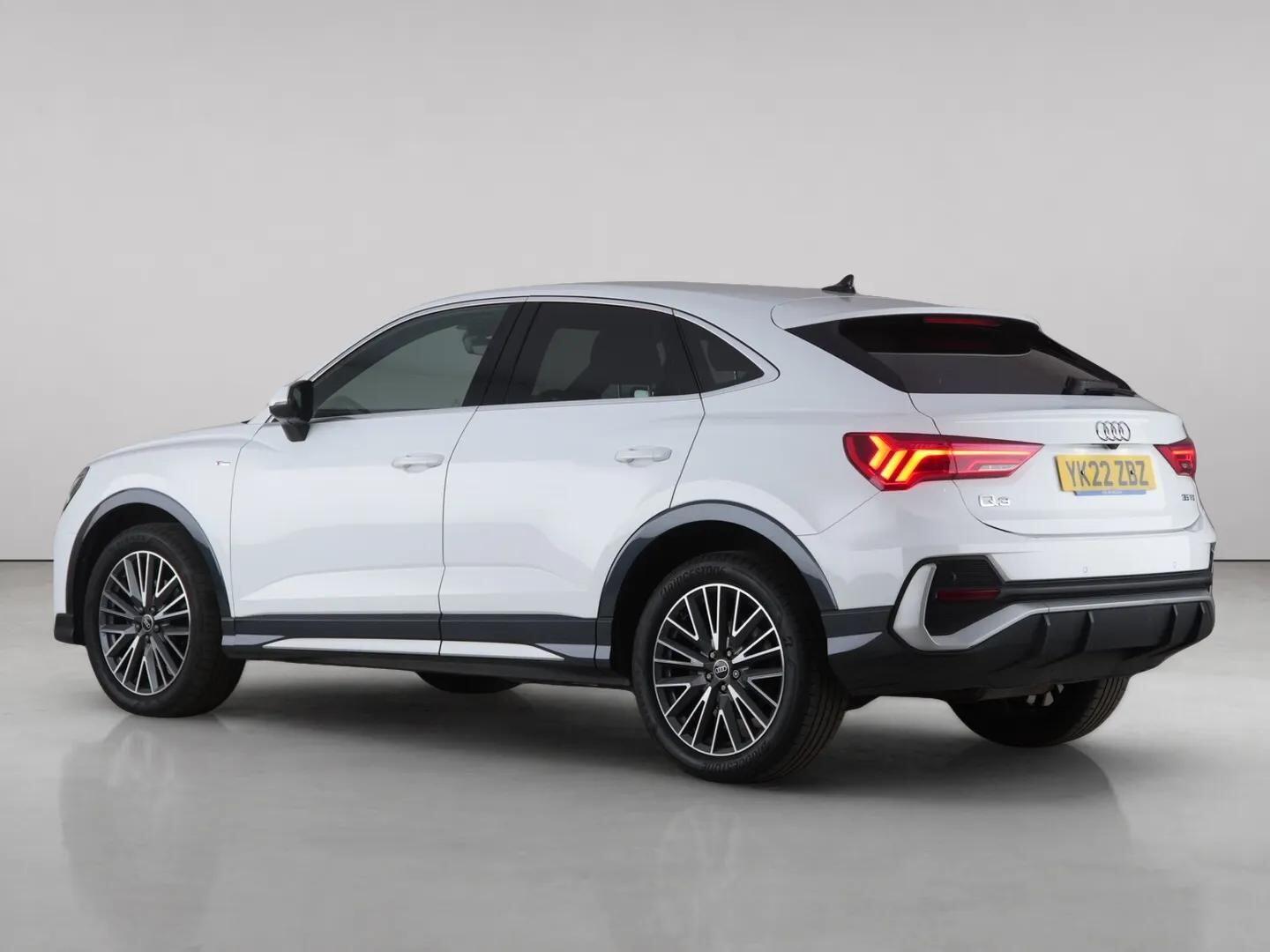 Audi Q3 view 8
