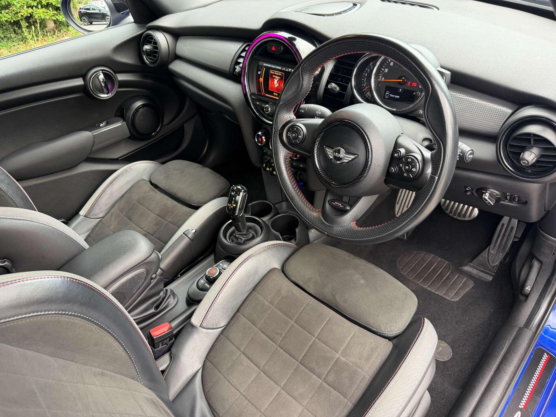 Mini Hatch view 18