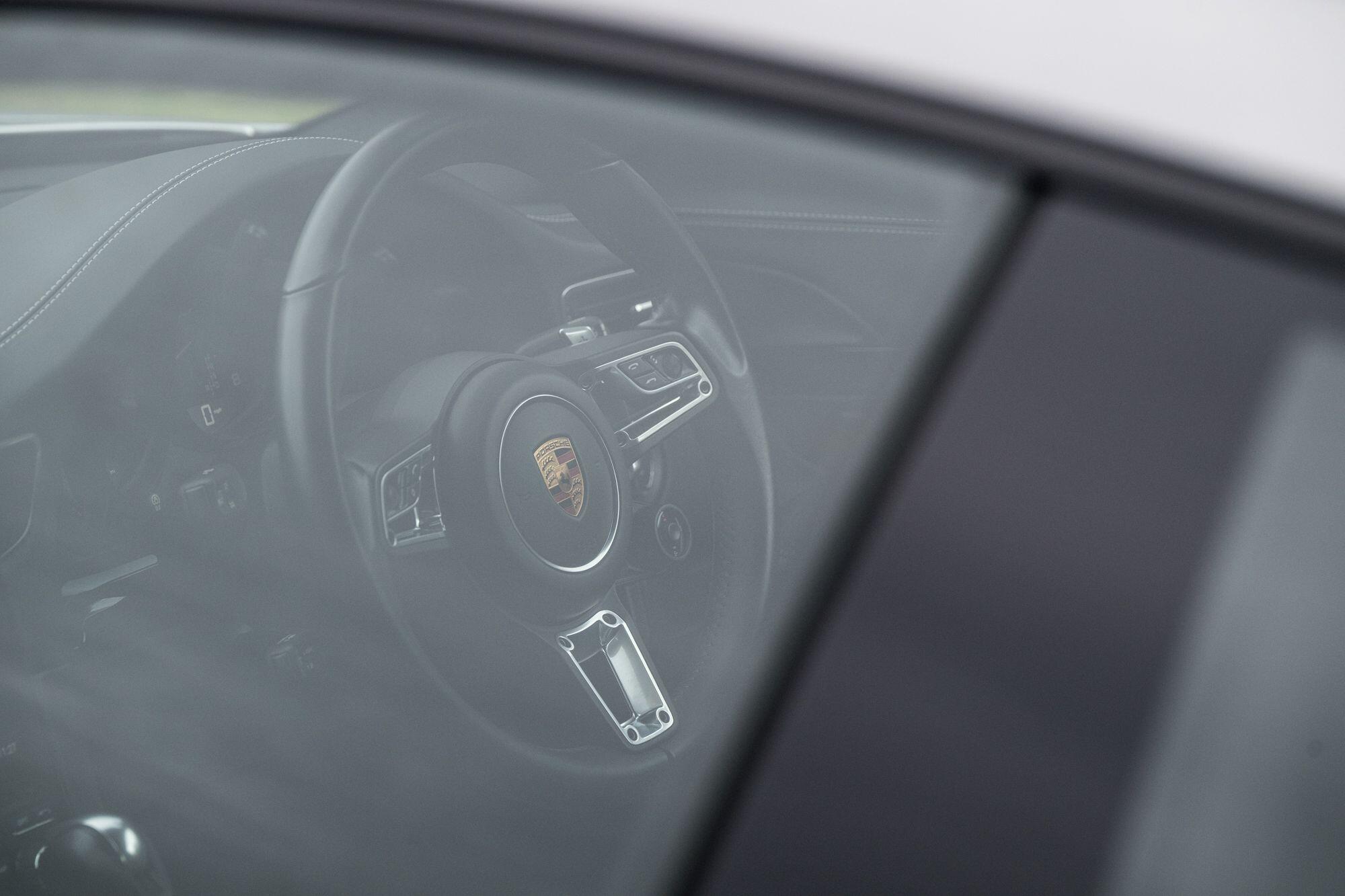 Porsche 911 view 29