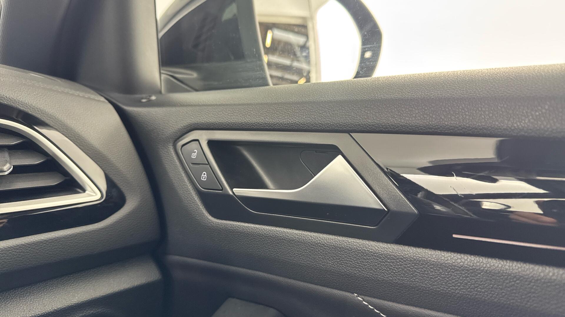 Volkswagen T-Roc view 46