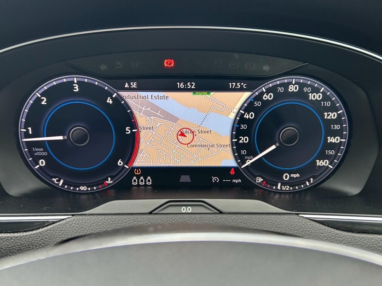 Volkswagen Passat view 32