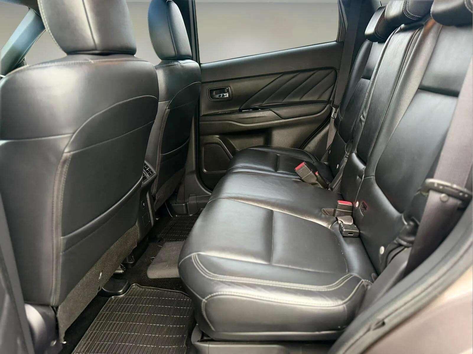 Mitsubishi Outlander view 34