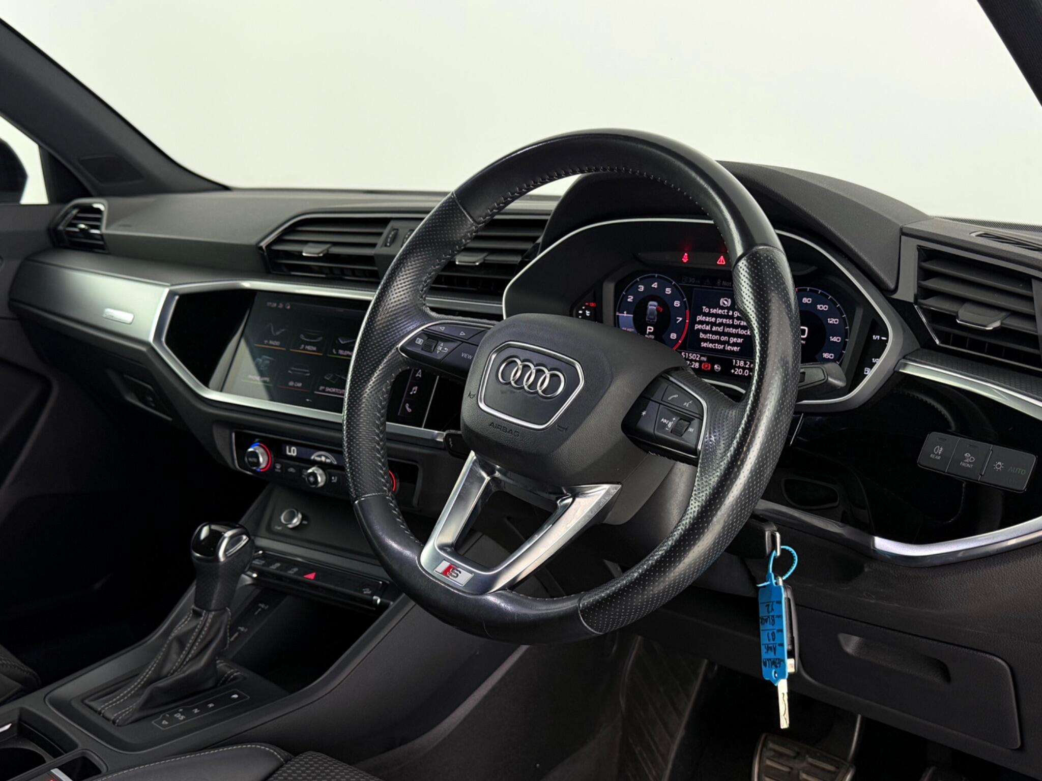 Audi Q3 view 3