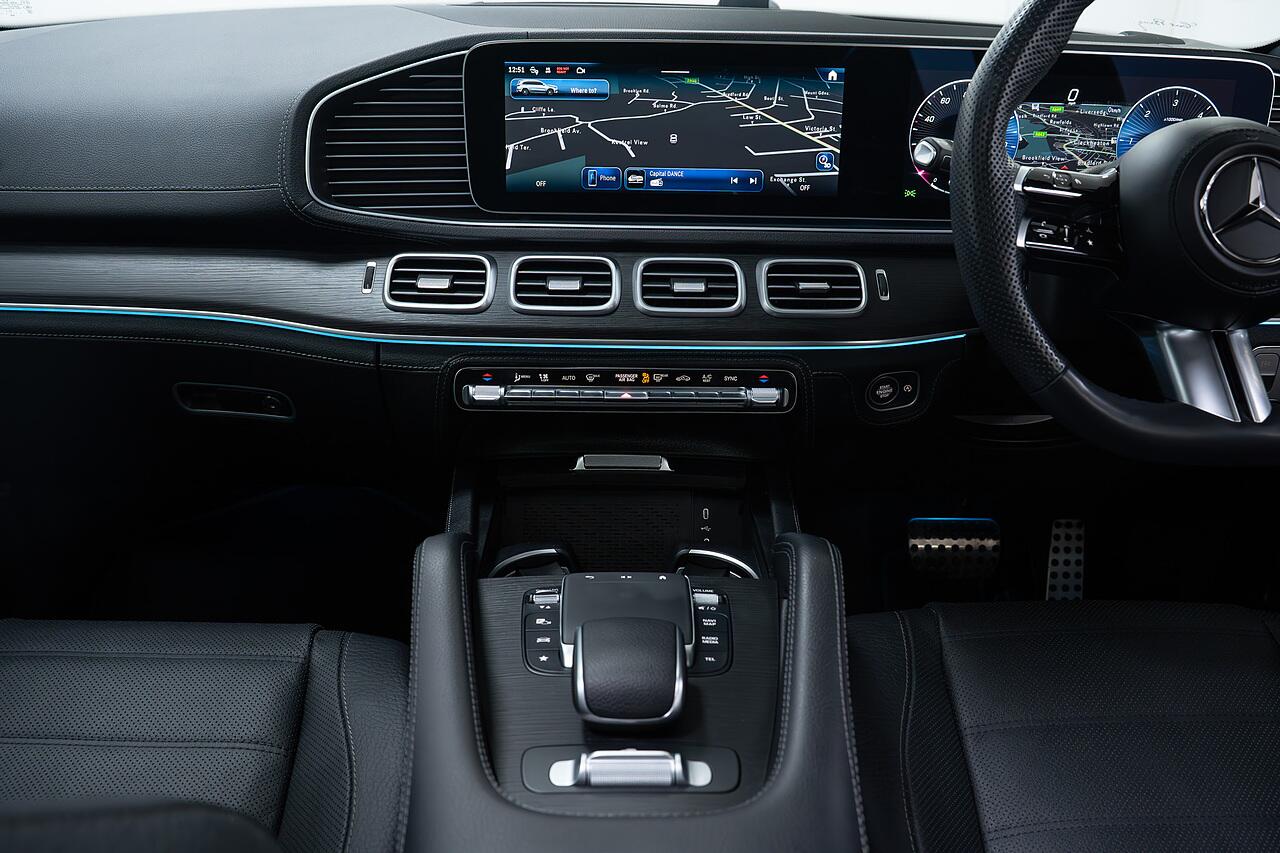 Mercedes-Benz GLS view 13