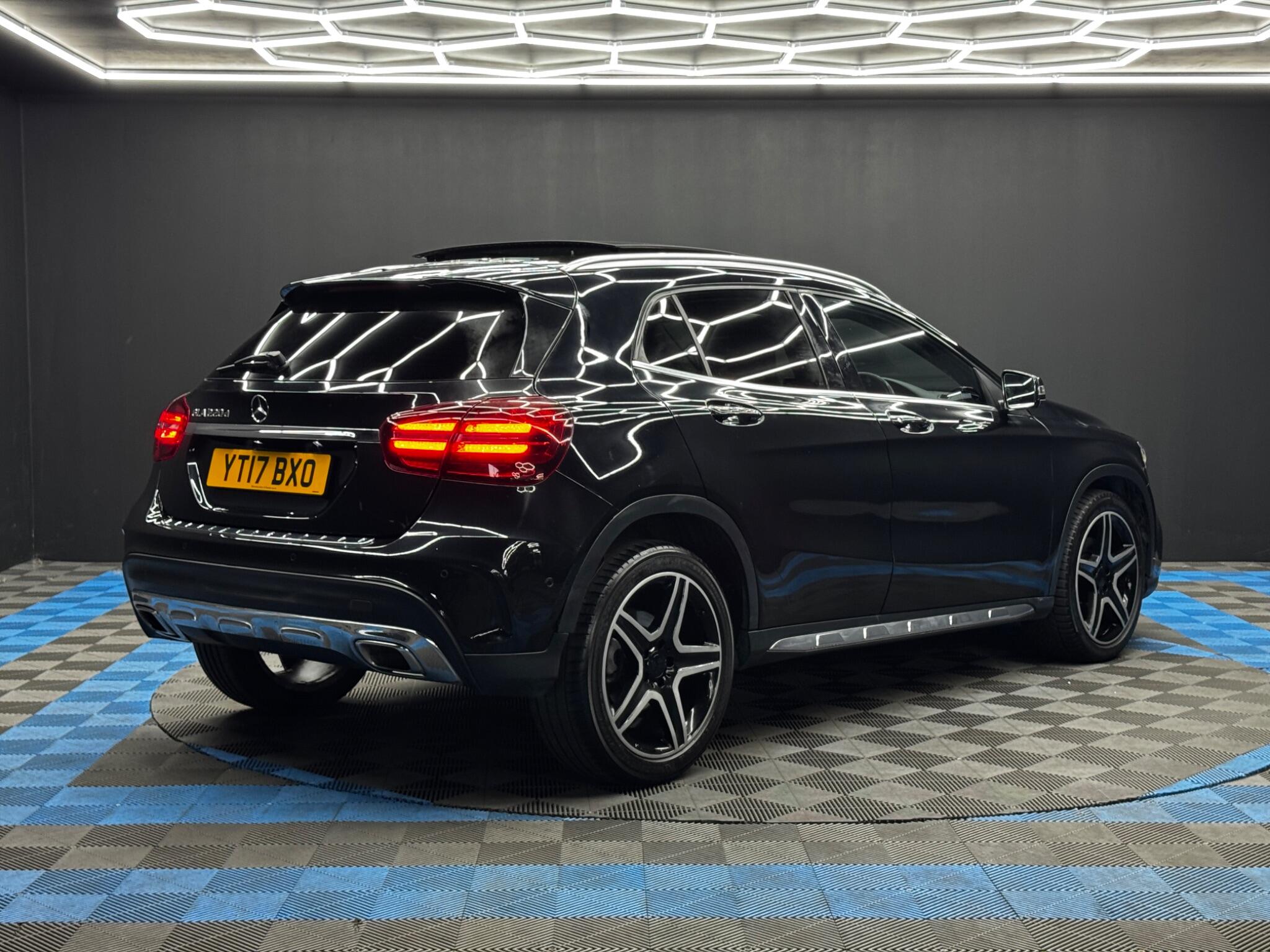 Mercedes-Benz GLA view 5