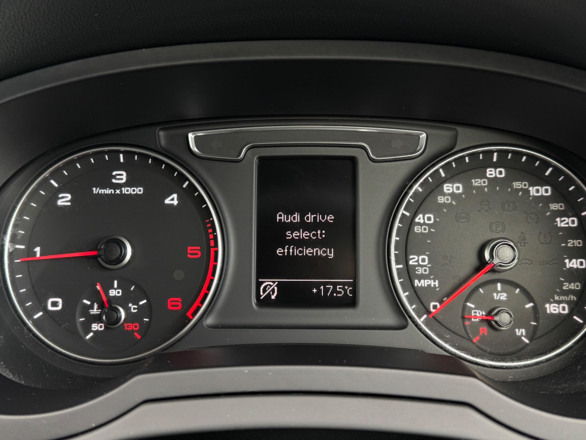 Audi Q3 view 42