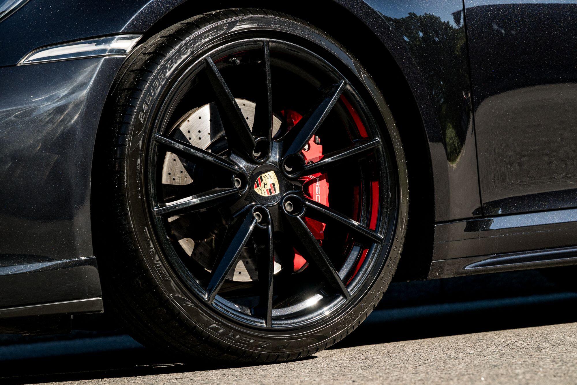 Porsche 911 view 17