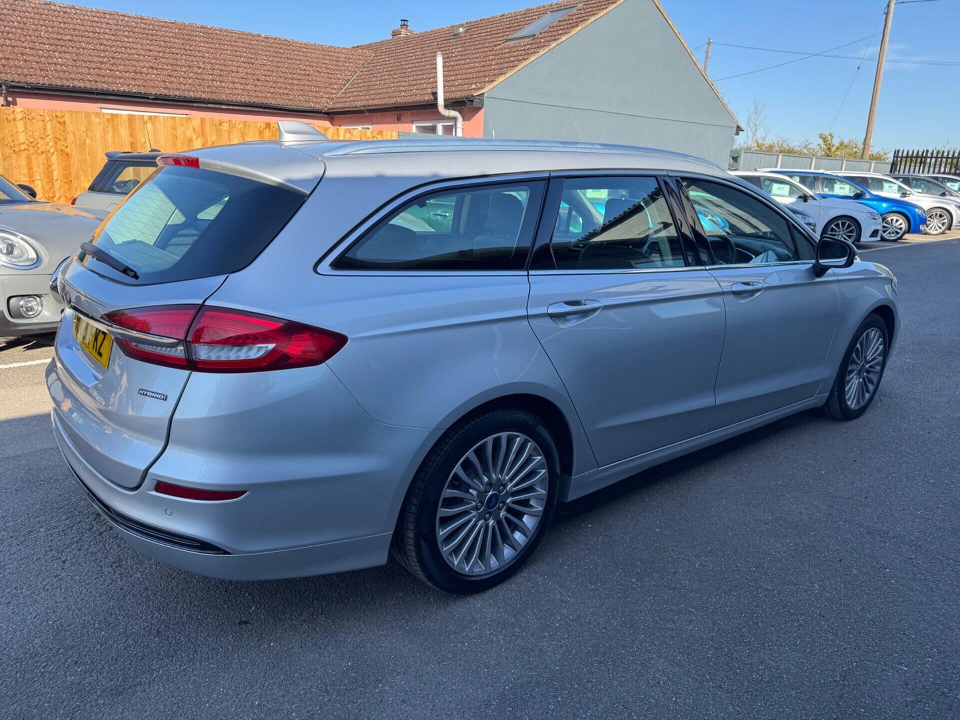 Ford Mondeo view 24