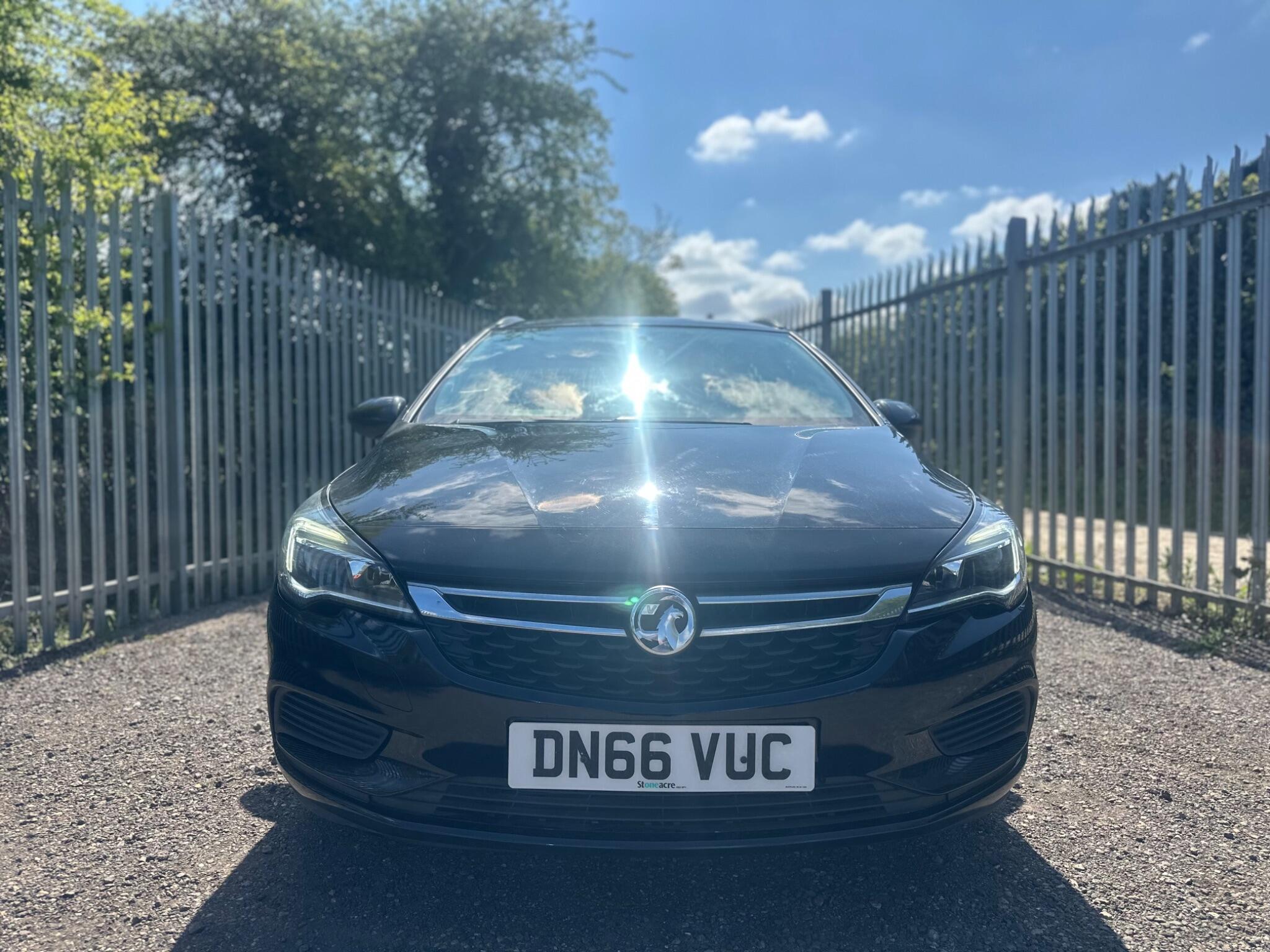 2016 Vauxhall Astra image 2