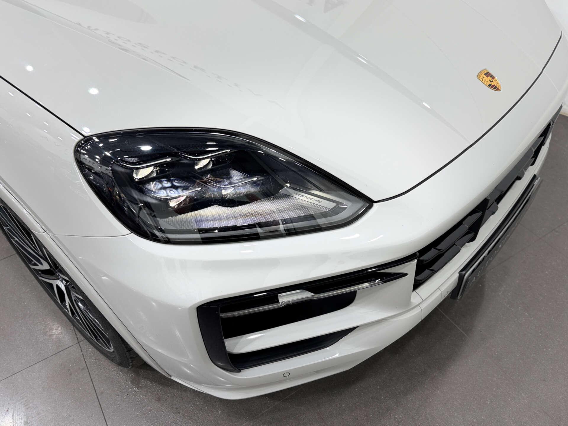 Porsche Cayenne view 36