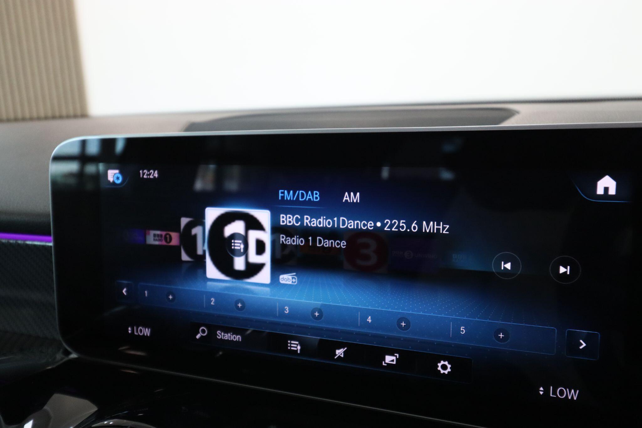 Mercedes-Benz GLB view 29